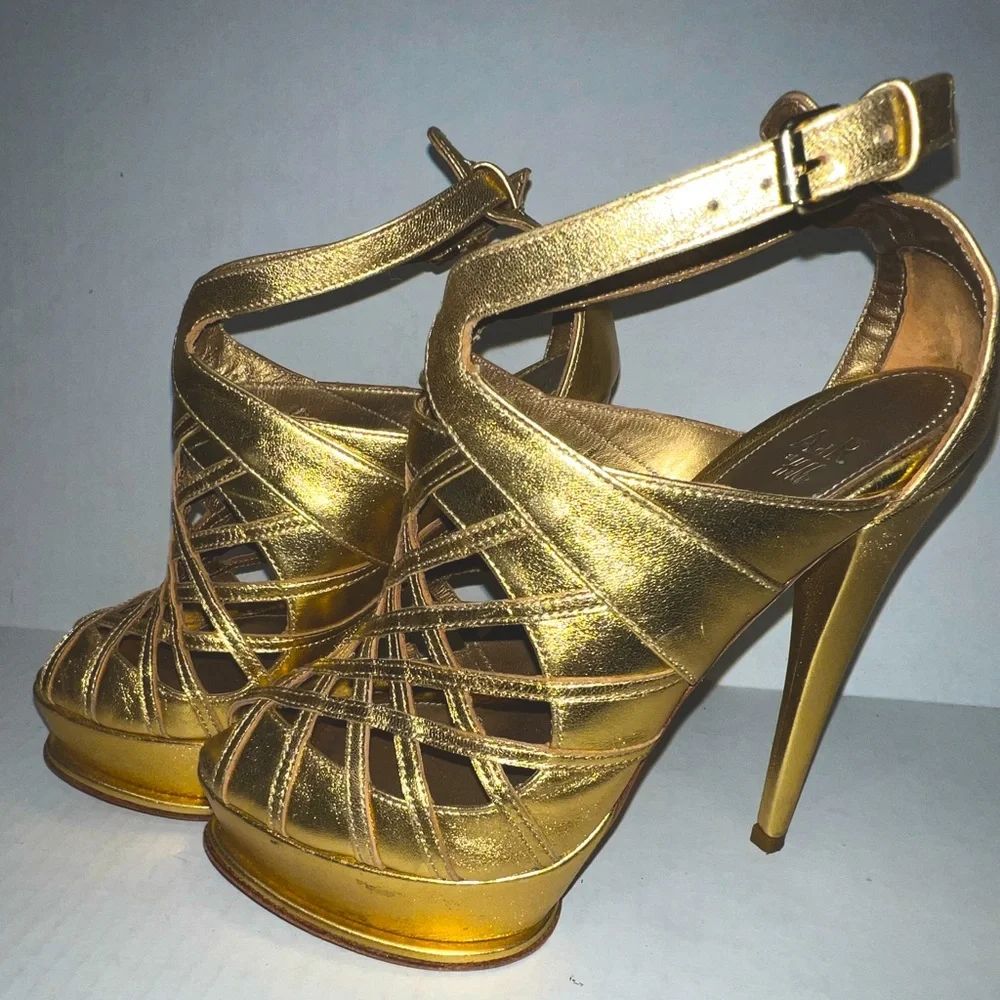 ANNA DELLO RUSSO X H&M Gold Platform Stiletto Heels ✨